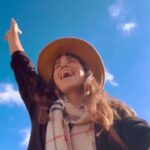 Aslı Tandoğan Instagram - Özgür bir yaşam için her türlü engele,engellemeye tacize,zorluklara göğüs geren,bunları yaparken aynı zamanda insanlığın devamı için çocuğunu doğurup büyütebilen,ölene kadar sevdiklerinin üzerinden elini çekmeyen…çalışan,öğrenen,öğreten,eğlenen,üreten,paylaşan güç timsali canım kadınlar,haydi tek bir günümüz varmış gibi kutlayalım…üzülmesinler☺️ #8martkadınlargünü