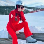 Aslı Tandoğan Instagram - 2024’den beklentimiz çok,herkes için mutlu,sağlıklı,huzurlu bir yıl olması dileklerimle…🙌🏻🙌🏻🙌🏻❤️