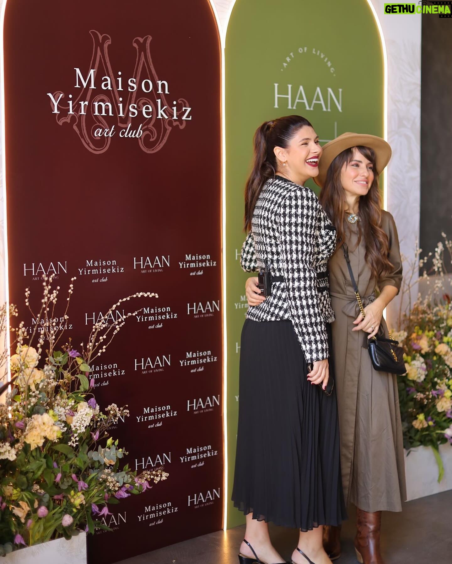 Aslı Tandoğan Instagram - @maisonyirmisekiz yeni yıl davetinde canım arkadaşım @akgun_nurdan yeni sanat kulübü projelerini anlattı ❤️ yeni dönemde @feridecelik69 güzel anlatımlarını ve mimari,gastronomi ve moda alanında uzman kişilerle yapılacak sohbetleri sabırsızlıkla bekliyoruz🙌🏻 @haanliving #davet #reklam