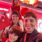 Aslı Tandoğan Instagram - Nice 100 yıllara güzel Cumhuriyetim🇹🇷 Seni her andığımda gözlerim doluyor,kalbim sızlıyor❤️ Atama ve bu topraklar için canını veren tüm kahramanlarımıza minnet,saygı ve sevgiyle❤️🇹🇷
