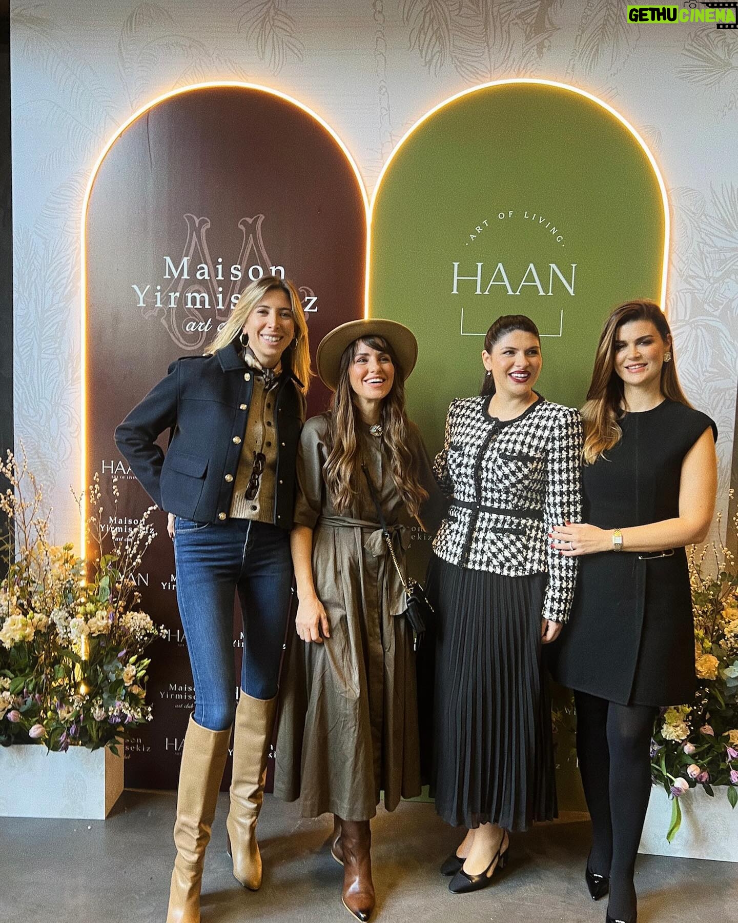 Aslı Tandoğan Instagram - @maisonyirmisekiz yeni yıl davetinde canım arkadaşım @akgun_nurdan yeni sanat kulübü projelerini anlattı ❤️ yeni dönemde @feridecelik69 güzel anlatımlarını ve mimari,gastronomi ve moda alanında uzman kişilerle yapılacak sohbetleri sabırsızlıkla bekliyoruz🙌🏻 @haanliving #davet #reklam