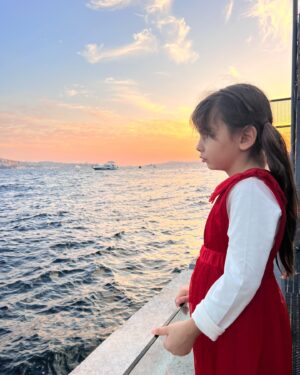 Aslı Tandoğan Instagram - Nice 100 yıllara güzel Cumhuriyetim🇹🇷 Seni her andığımda gözlerim doluyor,kalbim sızlıyor❤️ Atama ve bu topraklar için canını veren tüm kahramanlarımıza minnet,saygı ve sevgiyle❤️🇹🇷