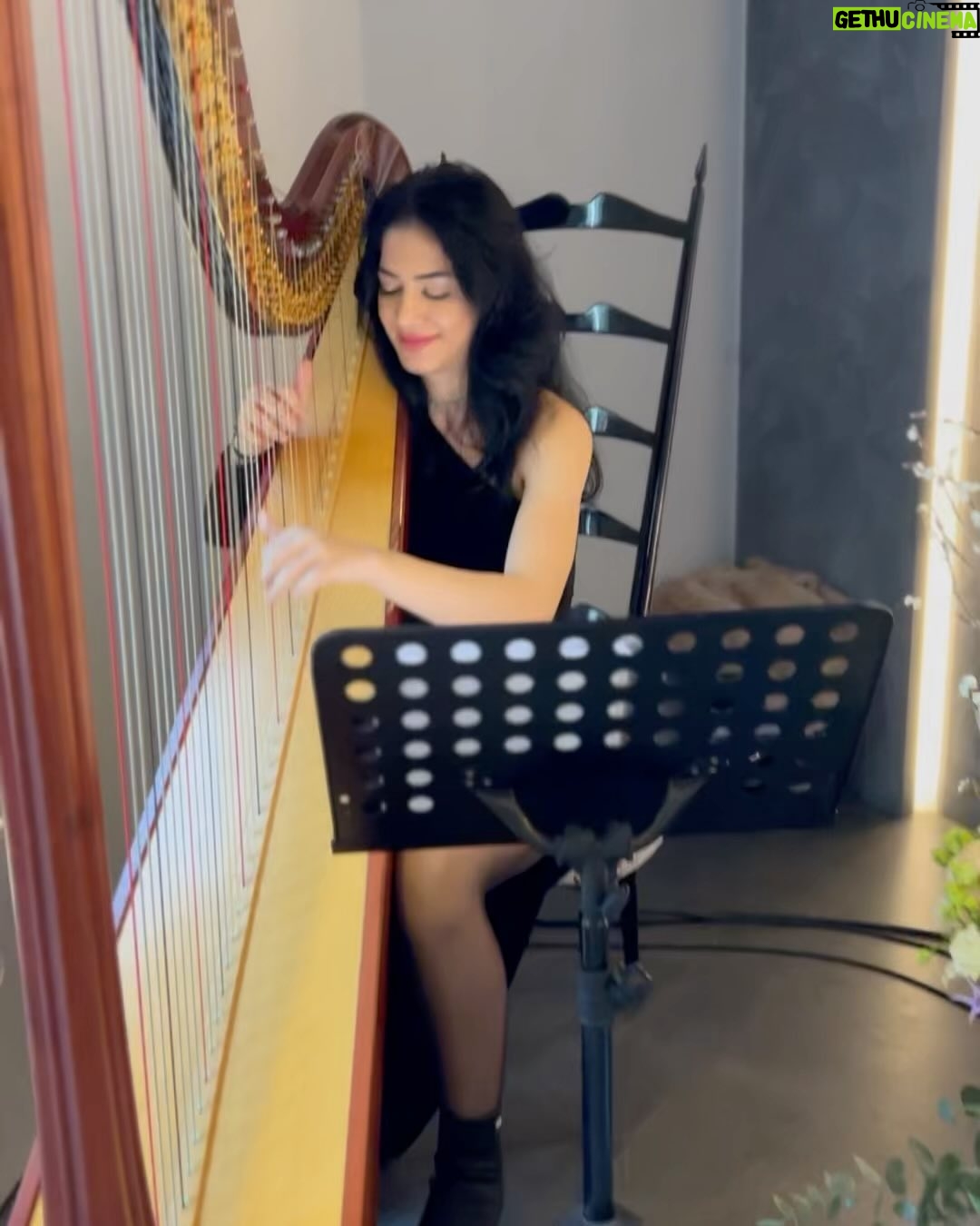 Aslı Tandoğan Instagram - @maisonyirmisekiz yeni yıl davetinde canım arkadaşım @akgun_nurdan yeni sanat kulübü projelerini anlattı ❤️ yeni dönemde @feridecelik69 güzel anlatımlarını ve mimari,gastronomi ve moda alanında uzman kişilerle yapılacak sohbetleri sabırsızlıkla bekliyoruz🙌🏻 @haanliving #davet #reklam