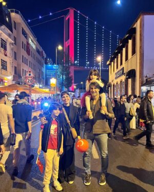 Aslı Tandoğan Instagram - Nice 100 yıllara güzel Cumhuriyetim🇹🇷 Seni her andığımda gözlerim doluyor,kalbim sızlıyor❤️ Atama ve bu topraklar için canını veren tüm kahramanlarımıza minnet,saygı ve sevgiyle❤️🇹🇷