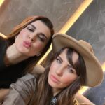 Aslı Tandoğan Instagram - @maisonyirmisekiz yeni yıl davetinde canım arkadaşım @akgun_nurdan yeni sanat kulübü projelerini anlattı ❤️ yeni dönemde @feridecelik69 güzel anlatımlarını ve mimari,gastronomi ve moda alanında uzman kişilerle yapılacak sohbetleri sabırsızlıkla bekliyoruz🙌🏻 @haanliving #davet #reklam