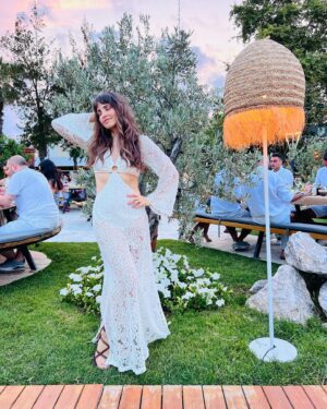 Aslı Tandoğan Instagram - Beyaz geceler deyince biz!!
Nize güzel yıllarınız olsun @nazlisert___ 🤍 Kaan Sert
#nkwhiteparty
@selvakazova 
@dilekarslandilber
@copurs 
#davet
#reklam