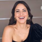 Aslı Tandoğan Instagram - Kadınlara Mahsus filmimizin Gala gecesinden💛 Şahane elbisem için @a46tuvanam 💝 Ve bu güzel fotoğraflar için @hidayetkorkmaz_ 💕 @kadinlaramahsus #reklam