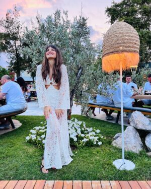 Aslı Tandoğan Instagram - Beyaz geceler deyince biz!!
Nize güzel yıllarınız olsun @nazlisert___ 🤍 Kaan Sert
#nkwhiteparty
@selvakazova 
@dilekarslandilber
@copurs 
#davet
#reklam