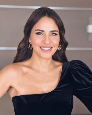 Aslı Tandoğan Instagram - Kadınlara Mahsus filmimizin Gala gecesinden💛
Şahane elbisem için @a46tuvanam 💝

Ve bu güzel fotoğraflar için @hidayetkorkmaz_ 💕

@kadinlaramahsus 
#reklam