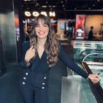 Aslı Tandoğan Instagram - Cumhuriyetimizin 100.yılını kutlamaya hazırlandığımız bu günlerde Cumhuriyetin kuruluşunun bir gece öncesine,Çankaya köşküne Atamızın sofrasına ve mutfağına odaklanan böyle naif ve güzel bir filmde yer aldığım için gurur duyuyorum.🇹🇷Tüm ekibi kutluyorum🙌🏻 Sizlere iyi seyirler diliyorum🙏 Dün akşam galamızda yanımda olan herkese teşekkür ediyorum ❤️ ⭐️ @vegaajans 💎 @zenpirlanta 🕴️ @copurs 🎨 @mehmetyildirim 🪮 @huseyincavdarr #davet #reklam