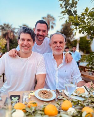 Aslı Tandoğan Instagram - Beyaz geceler deyince biz!!
Nize güzel yıllarınız olsun @nazlisert___ 🤍 Kaan Sert
#nkwhiteparty
@selvakazova 
@dilekarslandilber
@copurs 
#davet
#reklam