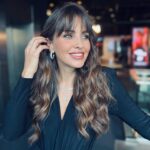 Aslı Tandoğan Instagram - Cumhuriyetimizin 100.yılını kutlamaya hazırlandığımız bu günlerde Cumhuriyetin kuruluşunun bir gece öncesine,Çankaya köşküne Atamızın sofrasına ve mutfağına odaklanan böyle naif ve güzel bir filmde yer aldığım için gurur duyuyorum.🇹🇷Tüm ekibi kutluyorum🙌🏻 Sizlere iyi seyirler diliyorum🙏 Dün akşam galamızda yanımda olan herkese teşekkür ediyorum ❤️ ⭐️ @vegaajans 💎 @zenpirlanta 🕴️ @copurs 🎨 @mehmetyildirim 🪮 @huseyincavdarr #davet #reklam