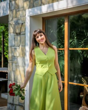 Aslı Tandoğan Instagram - Bu güzel foroğraflar ve röportaj için teşekkür ederim 🙏 
@merveyurtyapan 
@haticeeciinar 📷
@sabah.gunaydin 
@copurs  yeşil takımım💚
#reklam