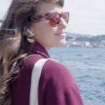 Aslı Tandoğan Instagram - Hem plastik ayak izinizi azaltığınız hem de daha ekonomik bir alışveriş deneyimine ne dersiniz?🌿✨Ortaköy 3M Migros OMO Yeniden Dolum Noktası’nda biten OMO sıvı deterjanınızı yeniden doldurabilir, plastik kullanımını azaltıp, doğaya katkı sağlayabilirsiniz. 🌍🤍 Üstelik daha ekonomik!🌟 Bu küçük adımlar, büyük ve güzel sonuçların başlangıcıdır.♻ @omoturkiye #işbirliği