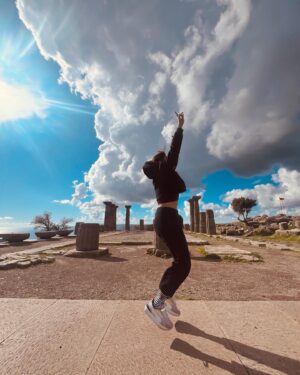 Aslı Altaylar Instagram - 🩵🤍Ayaklarınız yerden kesilsin 🩵🤍