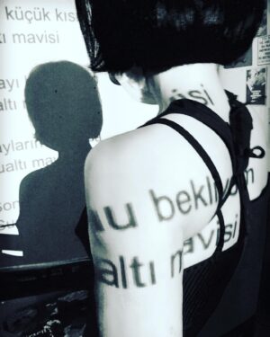 Aslı Altaylar Instagram - 🎸 🎸 🎸
#bnw 
#shadow