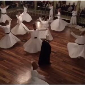 Aslı Aybars Instagram - Hamdım, piştim, yandım 🌀#mevlana #rumi #aşk #asliaybars #aslıaybars 💙