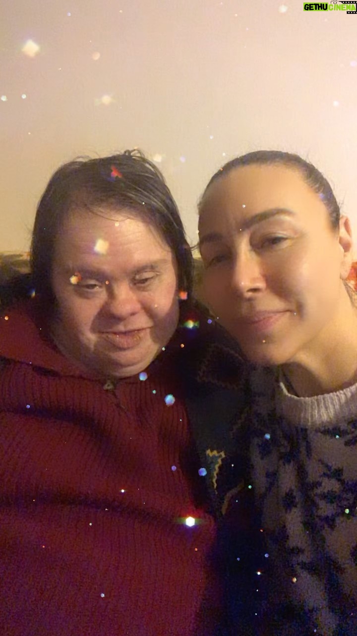 Aslı Aybars - 731 Likes - Berna benim çocukluk arkadaşım, o kadar çok anımız var ki onunla, ben bu güne kadar ondan çok şey öğrendim 😇 hayat onunla çok renkli ve farklı veee bu dünya her zaman farklılıklarla güzel ❤️ ve kalpten biliyorum ki sevgi iyileştirir ❤️
Dip not: Berna gelen beğenileri çok seviyor ve yorumları ona okumamı istiyor 😉
21 Mart Dünya Down Sendromu Farkındalık Günü Kutlu Olsun.
Down sendromu tedavi edilmesi gereken bir hastalık değil, genetik bir farklılıktır ❤️
#21martdünyadownsendromufarkındalıkgünü #downsendromu #downsendromufarkındalıkgünü ❤️