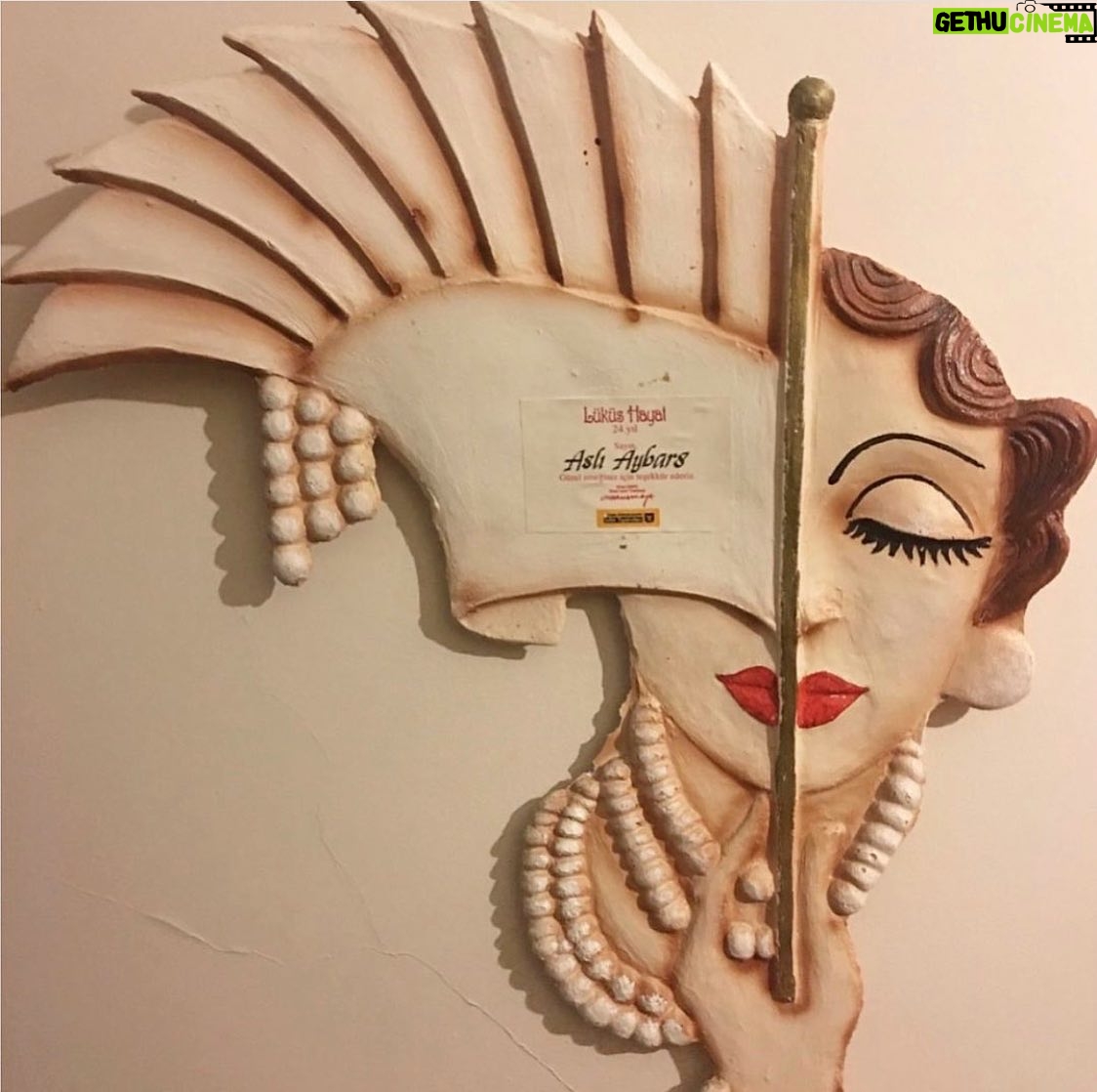 Aslı Aybars - 120 Likes - Çoook özledim ben seni tiyatro. O sahnede olmayı, oynamayı çok özledim 🙏
Gece gece kalbime nerden geldi bilmiyorum ama burnumun direği sızlıyor özlemden ❣️
#lüküshayat #lüküshayatmüzikali #tbt