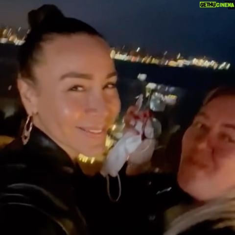 Aslı Aybars - 260 Likes - 🥂🖤