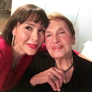 Aslı Aybars Instagram - Sevdiklerimizle yada sevdiğimiz şeyleri yaparak geçirdiğimiz bir #pazar olsun 🙏 Ben bugün oyun izleyeceğim. Sizin programınız nedir ? #iyipazarlar #asliaybars #aslıaybars #sunday #sundaymood 🤗