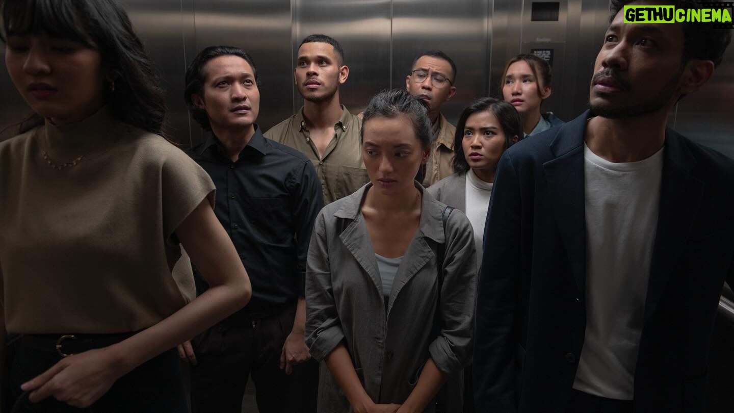 Asmara Abigail - 2.7K Likes - PO BOX - Eps 07 from @jokoanwar ‘s Nightmares and Daydreams @netflixid 👁️🌹🔻
Out today on Netflix Worldwide 🌍
Valdya - a certified gemologist who is looking for her lost sister.
Tribute to my twin @galuhanndt - our favorite jewelry designer and the creative director of @mahija.official
Enjoy the ride!