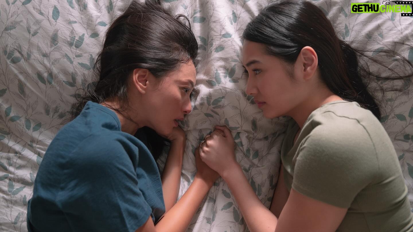 Asmara Abigail - 2.7K Likes - PO BOX - Eps 07 from @jokoanwar ‘s Nightmares and Daydreams @netflixid 👁️🌹🔻
Out today on Netflix Worldwide 🌍
Valdya - a certified gemologist who is looking for her lost sister.
Tribute to my twin @galuhanndt - our favorite jewelry designer and the creative director of @mahija.official
Enjoy the ride!
