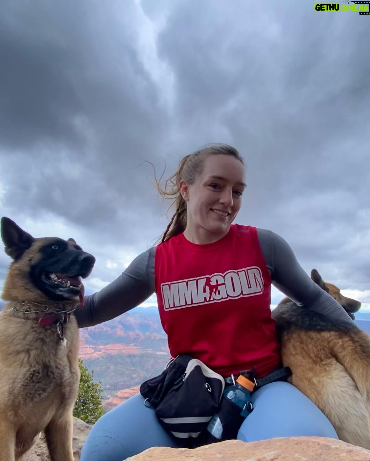 Aspen Ladd Instagram - Iβve been Loving It in #sedona ποΈ I decided to climb up the highest point in the immediate area for some epic views today . With my three amigos πππof course. We summited something called #mountwilson then explored beyond that for 11.5 miles of hiking/ jogging up then running down ( as fast as the rocky and steep trail would allow. It was epic π #exploresedona #explorearizona #hikearizona