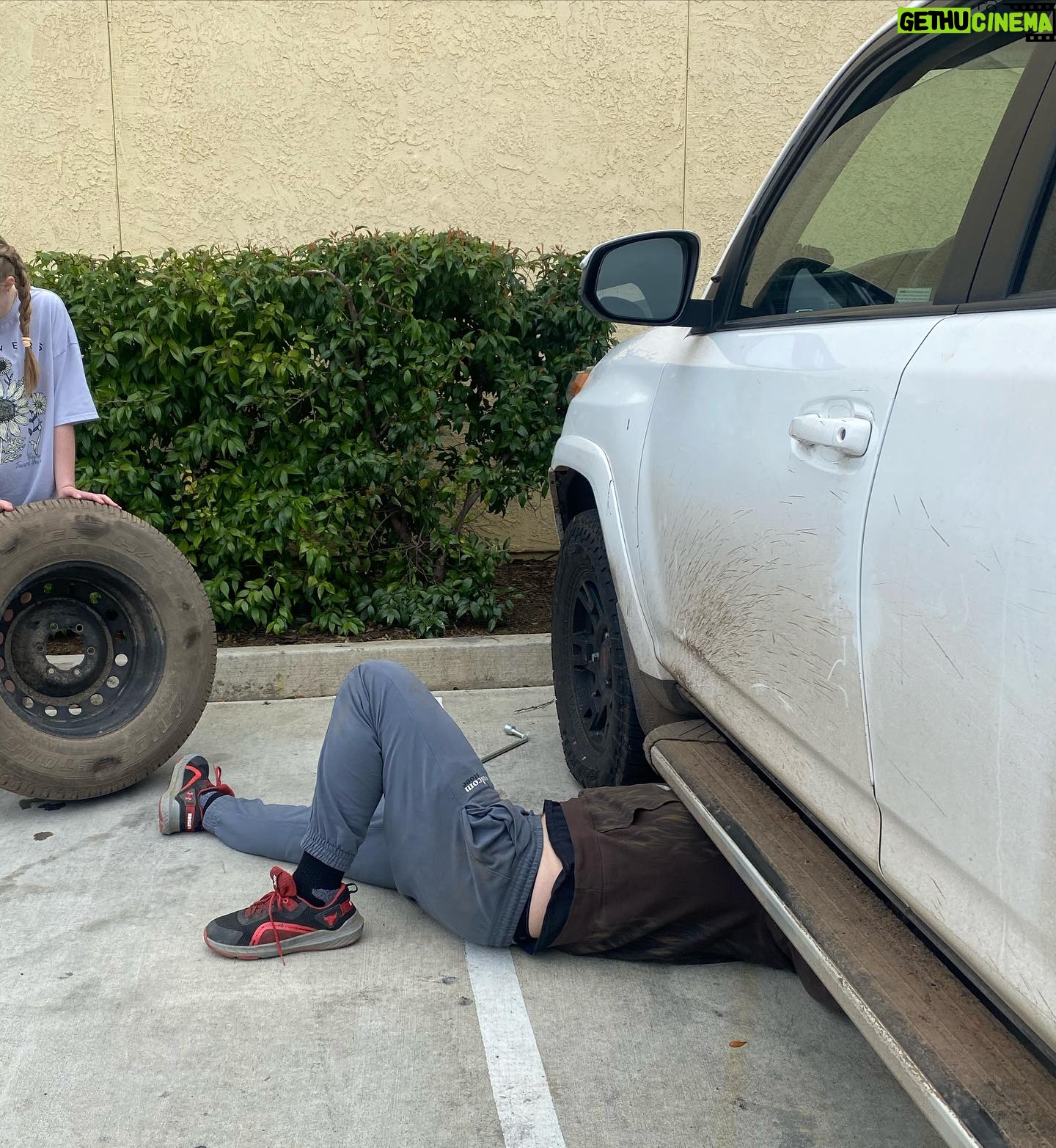 Aspen Ladd Instagram - Flat tires , looking for a lost malinois ( not mine !!!) , 10 miles and a real good day 🙂👹🐕🏃♀️