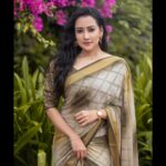Asritha P Instagram - Pc @satz.photography Mua @ash_makeupempire Blouse @abarnasundarramanclothing Saree @srisai_13 (srisaicollections9) . #asrithasreedas #actress #saree #traditional #vijaytelevision