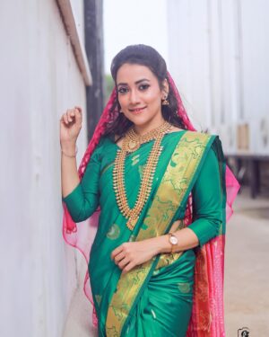 Asritha P Instagram - Airtel super singer 🎤
Ph @evidencemaker 
Makeup @keerthana_makeup_and_hair 
Hair @purpleplusnagu 
.
#asrithasreedas #vijaytelevison #tamizhumsaraswathiyum #guest #airtelsupersinger