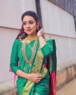 Asritha P Instagram - Airtel super singer 🎤
Ph @evidencemaker 
Makeup @keerthana_makeup_and_hair 
Hair @purpleplusnagu 
.
#asrithasreedas #vijaytelevison #tamizhumsaraswathiyum #guest #airtelsupersinger