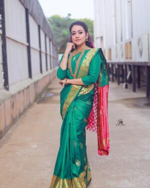 Asritha P Instagram - Airtel super singer 🎤
Ph @evidencemaker 
Makeup @keerthana_makeup_and_hair 
Hair @purpleplusnagu 
.
#asrithasreedas #vijaytelevison #tamizhumsaraswathiyum #guest #airtelsupersinger