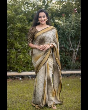 Asritha P Instagram - Pc @satz.photography 
Mua @ash_makeupempire 
Blouse @abarnasundarramanclothing 
Saree @srisai_13 (srisaicollections9)
.
#asrithasreedas #actress #saree #traditional #vijaytelevision