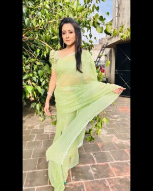 Asritha P Instagram - 💚 
Saree @srisaicollections9 
Blouse @abarnasundarramanclothing 
Mua @ash_makeupempire 
.
#asrithasreedasofficial #tamizhumsaraswathiyum #vijay #saree #traditional