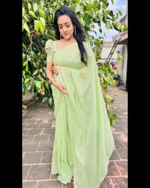 Asritha P Instagram - 💚 
Saree @srisaicollections9 
Blouse @abarnasundarramanclothing 
Mua @ash_makeupempire 
.
#asrithasreedasofficial #tamizhumsaraswathiyum #vijay #saree #traditional