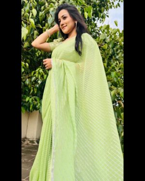 Asritha P Instagram - 💚 
Saree @srisaicollections9 
Blouse @abarnasundarramanclothing 
Mua @ash_makeupempire 
.
#asrithasreedasofficial #tamizhumsaraswathiyum #vijay #saree #traditional