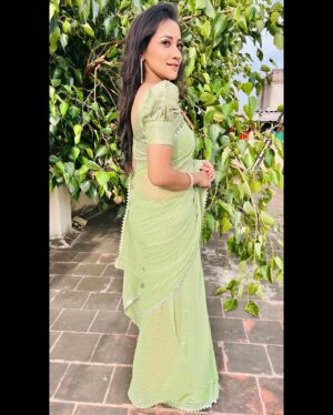 Asritha P Instagram - 💚 
Saree @srisaicollections9 
Blouse @abarnasundarramanclothing 
Mua @ash_makeupempire 
.
#asrithasreedasofficial #tamizhumsaraswathiyum #vijay #saree #traditional
