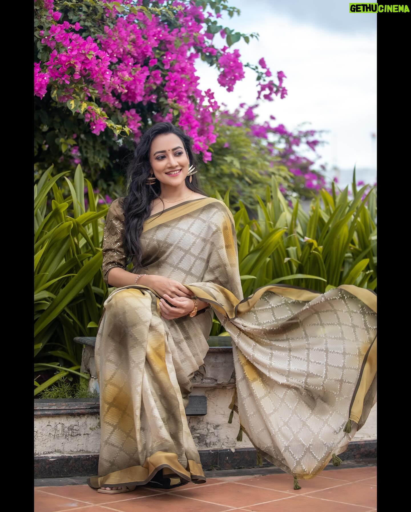 Asritha P Instagram - Pc @satz.photography Mua @ash_makeupempire Blouse @abarnasundarramanclothing Saree @srisai_13 (srisaicollections9) . #asrithasreedas #actress #saree #traditional #vijaytelevision