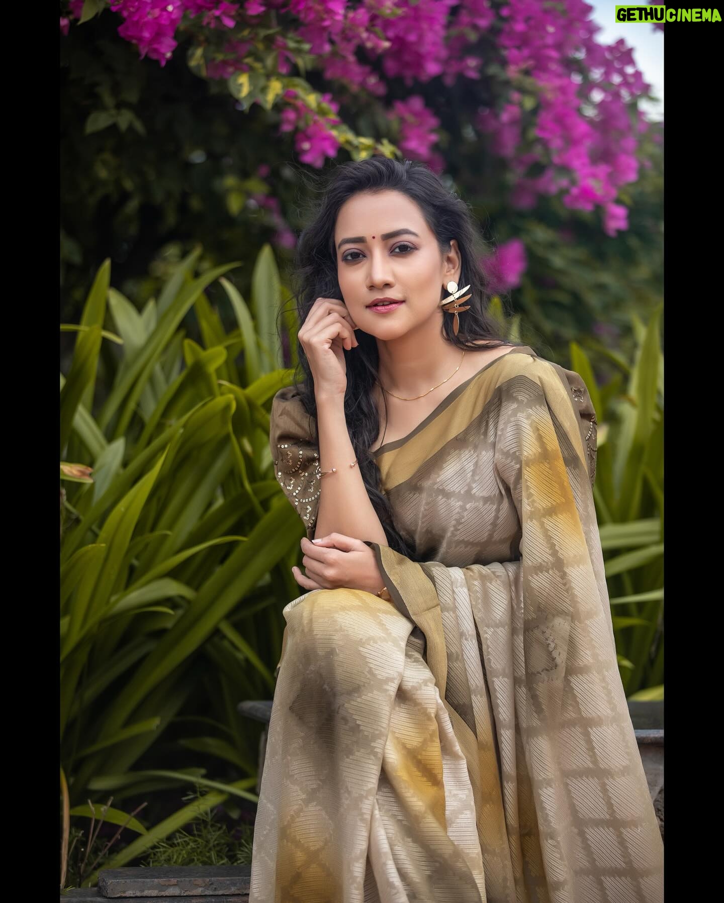 Asritha P Instagram - Pc @satz.photography Mua @ash_makeupempire Blouse @abarnasundarramanclothing Saree @srisai_13 (srisaicollections9) . #asrithasreedas #actress #saree #traditional #vijaytelevision