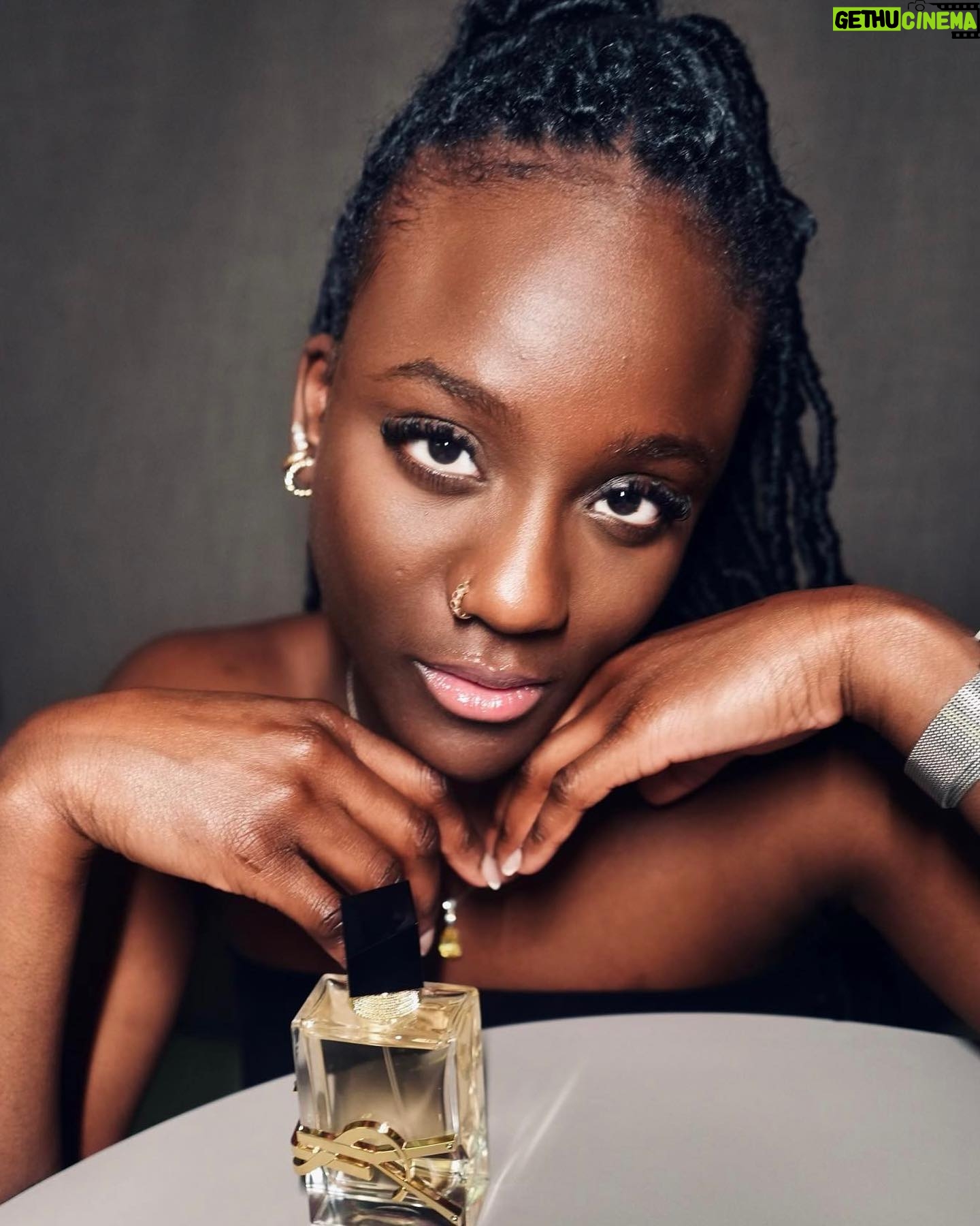Assa Sylla - 5.5K Likes - Une nouvelle année pour être LIBRE, une femme forte et indépendante 🫶🏾
Mon parfum coup de cœur 😍
#LIBRE #YSLBEAUTY @yslbeauty
📸 @just.you_prod 💕