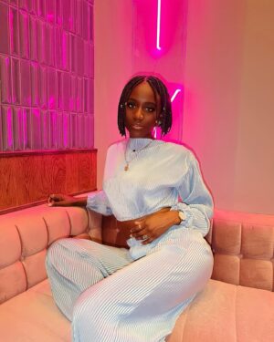 Assa Sylla Instagram - About last night 💕✨
W/ la family🥰
#KaridjaBdaaay 

Hair by 💇🏾‍♀️ @byg_paris thanks ✨
Le nouveau concept store à découvrir 🥰