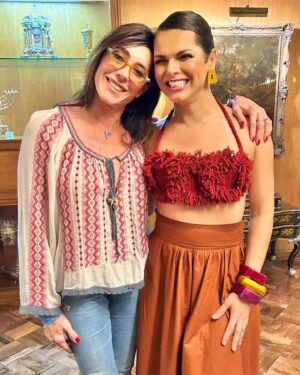 Assucena Assucena Instagram - E o domingo é para a nossa querida e talentosa @assucenaassucena lançando seu primeiro disco “Lusco-Fusco”. Lindo pôr do sol na @evaklabinoficial. Que seja uma linda jornada para essa corajosa artista Mulher Trans. E que outras possam se inspirar! ✨🎶🎭🌹 
@rblaylevisky @tunadwek