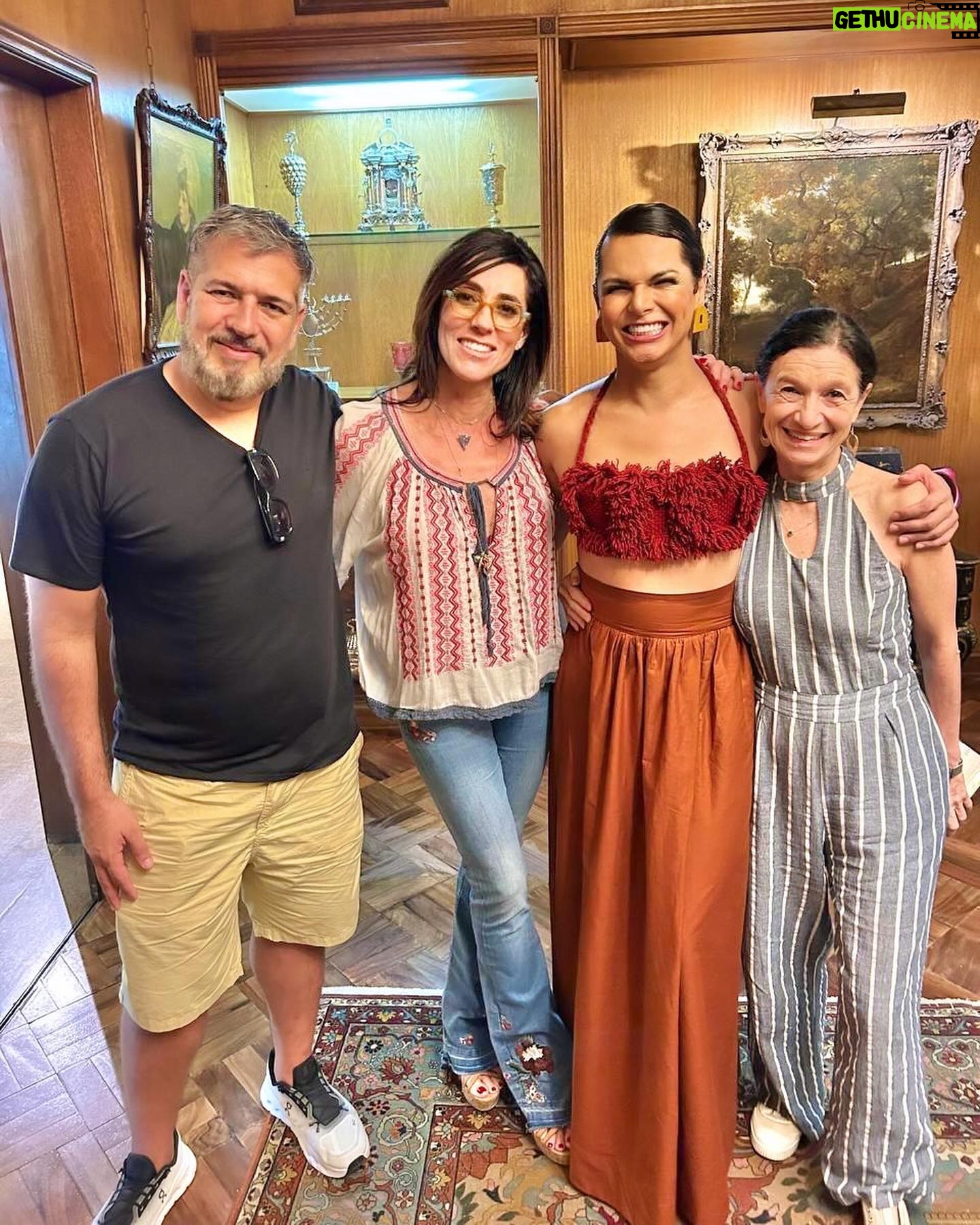 Assucena Assucena - 3.4K Likes - E o domingo é para a nossa querida e talentosa @assucenaassucena lançando seu primeiro disco “Lusco-Fusco”. Lindo pôr do sol na @evaklabinoficial. Que seja uma linda jornada para essa corajosa artista Mulher Trans. E que outras possam se inspirar! ✨🎶🎭🌹
@rblaylevisky @tunadwek