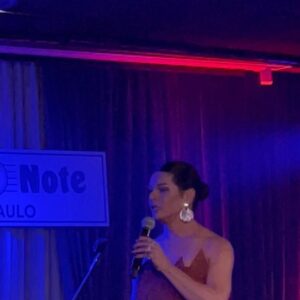Assucena Assucena Instagram - Que felicidade fazer o Rolling Stone Sessions (@rollingstonebrasil ) no @bluenotesp … energia vibrando até agora. Cantar Gal é visitar minha origem artística e me sentir bem por estar à vontade. Cantar Gal no Mês da Mulher é mais especial ainda, porque lustramos a memória desse monumento cultural num mês de luta. Portanto meu muito obrigada a @ademircorrea pelo convite , muito obrigada @aresjeff pela articulação linda. Quero fazer um agradecimento especial à @patu____________ que me vestiu com essas peças incríveis. 

Que venha mais!

🙏🏽✨❤️