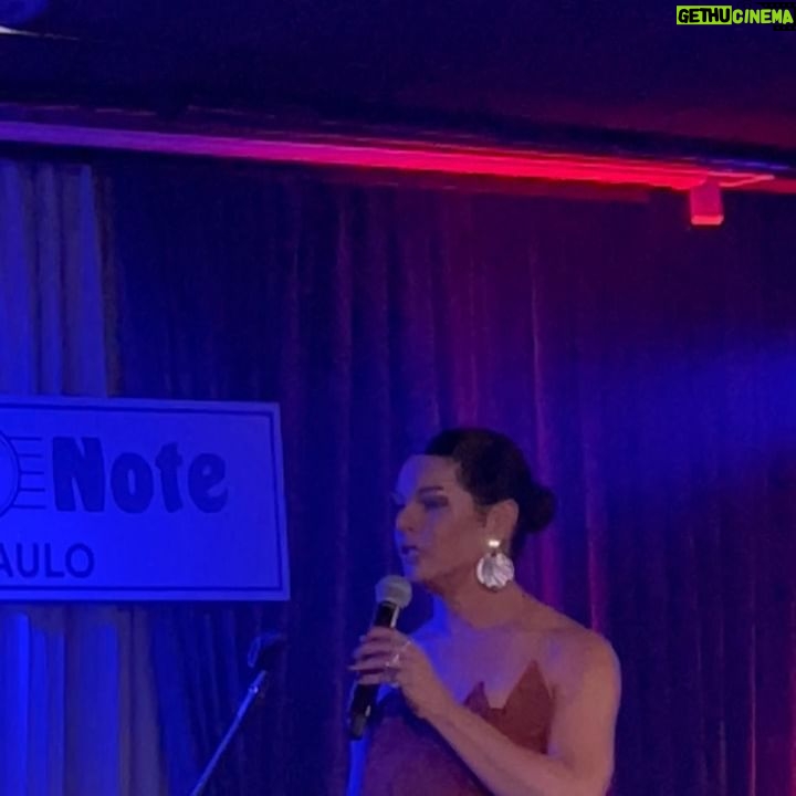 Assucena Assucena - 1.6K Likes - Que felicidade fazer o Rolling Stone Sessions (@rollingstonebrasil ) no @bluenotesp … energia vibrando até agora. Cantar Gal é visitar minha origem artística e me sentir bem por estar à vontade. Cantar Gal no Mês da Mulher é mais especial ainda, porque lustramos a memória desse monumento cultural num mês de luta. Portanto meu muito obrigada a @ademircorrea pelo convite , muito obrigada @aresjeff pela articulação linda. Quero fazer um agradecimento especial à @patu____________ que me vestiu com essas peças incríveis.
Que venha mais!
🙏🏽✨❤️