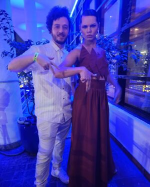 Assucena Assucena Instagram - Que felicidade fazer o Rolling Stone Sessions (@rollingstonebrasil ) no @bluenotesp … energia vibrando até agora. Cantar Gal é visitar minha origem artística e me sentir bem por estar à vontade. Cantar Gal no Mês da Mulher é mais especial ainda, porque lustramos a memória desse monumento cultural num mês de luta. Portanto meu muito obrigada a @ademircorrea pelo convite , muito obrigada @aresjeff pela articulação linda. Quero fazer um agradecimento especial à @patu____________ que me vestiu com essas peças incríveis. 

Que venha mais!

🙏🏽✨❤️
