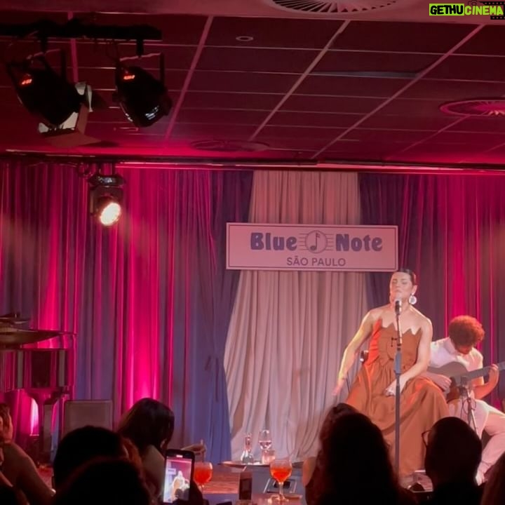 Assucena Assucena - 2.4K Likes - Lembranças de uma noite inesquecível! 💗 Ainda reverberando por aqui o encontro especial que tivemos no final de março pela Rolling Stone Sessions (@rollingstonebrasil) no @bluenotesp. Foi especial demais!