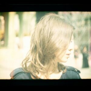 Astrid Bergès-Frisbey Instagram - Tu ne me connais pas! Polaroid.
