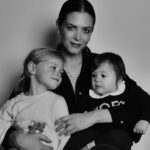 Astrid Coppens Instagram – Mijn 2 allergrootste schatten van de hele wereld Billie-Ray & Joey-Lee hun namen vereeuwigd in deze prachtige ketting van @kimmaessenjuwelier 💛 #familylove #momlife #jewelry #necklace #custommade #advertentie #shotbybramskibeat